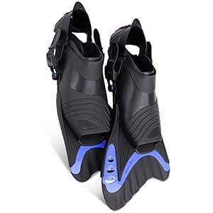 Khroom® Flossen Erwachsene mit gelenkschonendem Design | Gr.36-47 | Schnorchelflossen kurz mit Tasche zum umhängen | verstellbare Schwimmflossen | Kurzflossen zum Schwimmen Flossen kurz (S/M 36-41) 1 Schnorchelmasken 41FuWK6nznL. SS300 Die Gestaltung der Kurzflossen ermöglicht einen natürlichen Fußschlag beim Schwimmen & reduziert deutlich die Belastung auf Knie & Gelenke.
Die Fußmuschel mit verstellbarem Fersenband kombiniert die geschlossene und verstellbare Ferse. Kein Verrutschen oder Verlieren der Flossen mehr. Justiere deine Schwimmflossen nach deinen Bedürfnissen. Universell für Erwachsene & Kinder
In Punkto Verarbeitung & Qualität steht den Schwimmflossen nichts nach. Kein minderwertiges schweres Silikon wie Vergleichsprodukte.