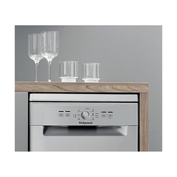 Hotpoint Aquarius Slimline Freestanding Dishwasher - Silver