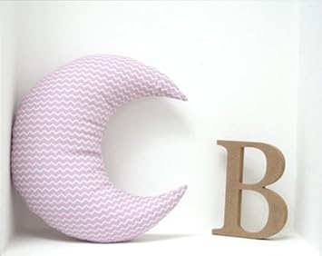 Schmusemond - Kissen in Mond-Form in Chevron rosa