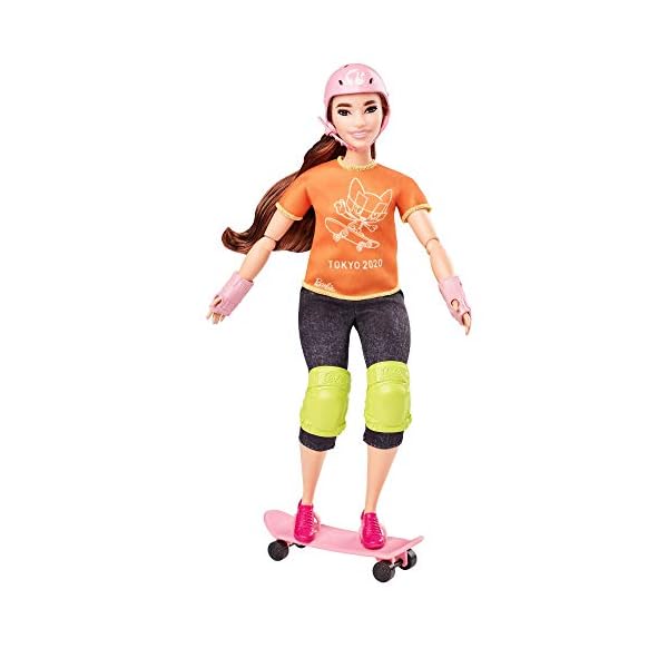 Barbie GJ78 - Olympische Sommerspiele Tokyo 2020 Skateboarderin Puppe mit Outfit, Tokyo 2020-Jacke, Medaille, Skateboard, Handgelenk- und Knieschonern,Spielzeug für Kinder ab 3 Jahren