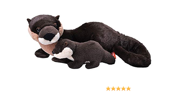 Amazon Com Wild Republic Mama Y Bebe Rio Nutria Animal De Peluche 12 Pulgadas Regalo Para Ninos Juguete De Peluche Relleno Es Hecho Girar Botellas De Agua Recicladas Toys Games