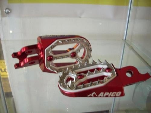 Red Apico Pro Bite Wide Foot Pegs CR CRF 125/150/250/450 Footpegs