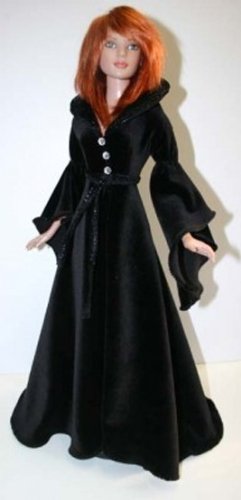 Hallows Night Robe Pattern for 22" American Model