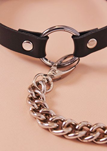 choker with a leash
