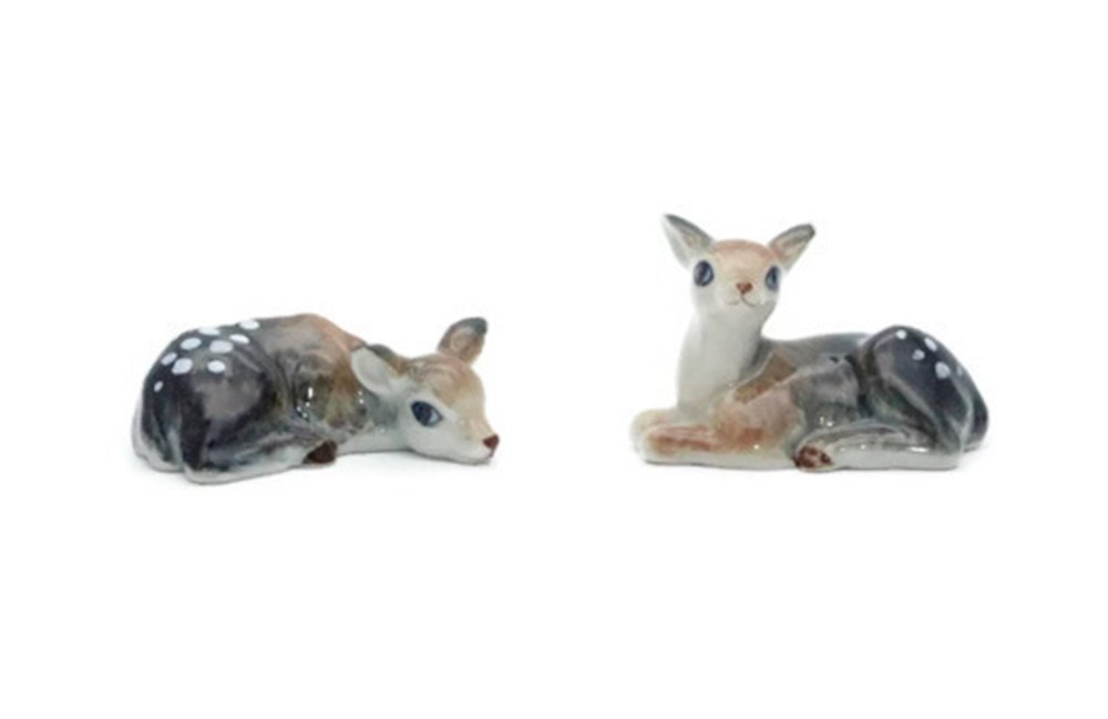 ChangThai Design Tiny 1¾" Brown Gray Crouch Lying Baby Deer Figurines 2 Pieces Set - Miniature Hand Made Ceramic Deers Stag Doe Fawn Reindeer Wild Animal Porcelain Decorative Collectible Figures Gifts