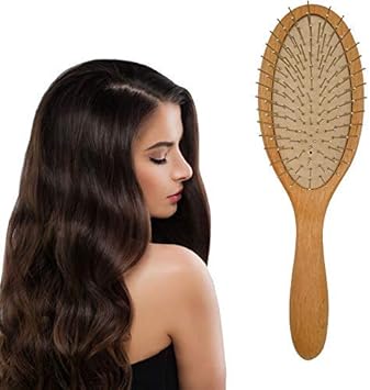 brosse en bois cheveux bouclés