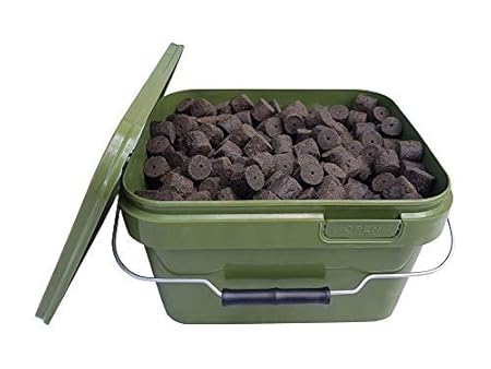 CommonBaits Blood & Meat Halibut PELLETS 20mm 3,5Kg im 5L Eimer Heilbutt mit Loch