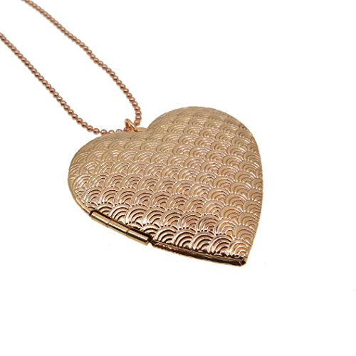 Fun Daisy Gold Tone Charm Necklace Heart Shape Wave Pattern Pendant Photo Locket Necklace