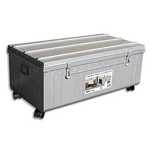 Pierre Henry-Baúl de metal lacado, sobre ruedas, con varillas y candado