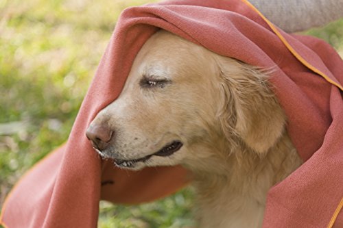 YogaRat Mugzy's Mutt Towel: Awesome 100% Microfiber pet towel attracts but won't trap fur - 28" x 50"