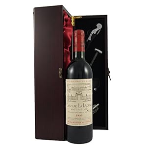 Chateau La Lagune 1988 Grand Cru Classe Medoc in einer mit Seide ausgestatetten Geschenkbox. Da zu vier Wein Zubehör…