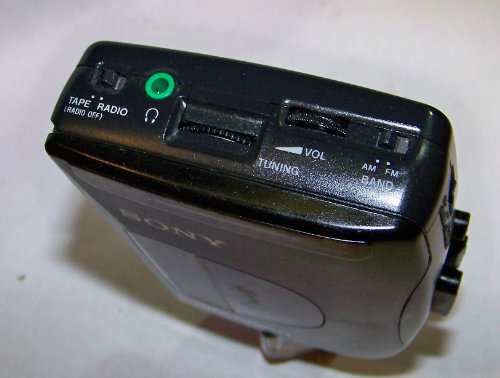 SONY-WALKMAN-Cassette-AM-FM-Radio-Model-WM-FX10-Belt-Clip