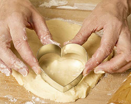 KAISHANE Valentine's Day Cookie Cutters Set - 5 PCS Stainless Steel Heart cookie Cutters Biscuit Pastry Cutters