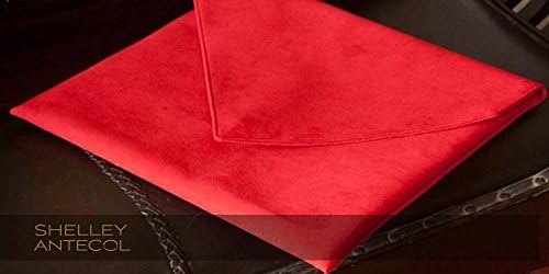 Alcantara® travel bag.