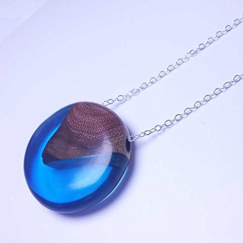 Targe shape pendant / necklace handmade from china gold silk wood and blue resin。Made in China。