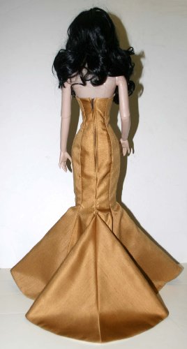 Dark Decorum Pattern for 22" American Model Tonner