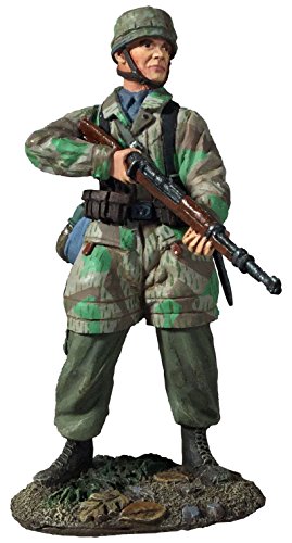 W Britain 25053 - German Fallschirmjager With K-98 No.2