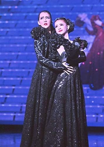 Amazon Co Jp 宝塚歌劇団 星組 紅ゆずる 綺咲愛里 ライブフォト 膝上 黒衣装 見上げる 2lサイズ 星組東京公演 ベルリン わが愛 Bouquet De Takarazuka ブーケ ド タカラヅカ 舞台写真 Hobby