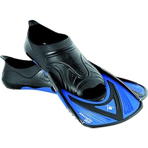 Schnorchelmasken 41L%2BR4O2URL. SS300 Kalibrierte Klingenlänge mit erhöhten Gummilippen fördert optimale Wasserkanalisierung
Strapazierfähige TPR-Fußtasche fördert eine effiziente Kraftübertragung vom Fuß zur Flosse
Gummi, Anti-Rutsch-Pads bieten Halt während Flip-Tows und Traktion auf nassen Oberflächen