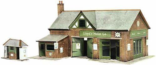 Superquick B32 Country Garage with Petrol Pump by Superquick