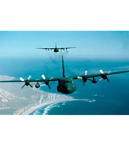 C-130 ポスター Amazon.com: A C-130 Hercules releases flares during a