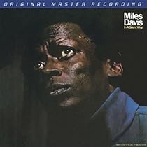 クラシック Miles Davis - On The Corner (CD) On the Corner [Disco de Vinil]: Amazon.com.br: CD e Vinil