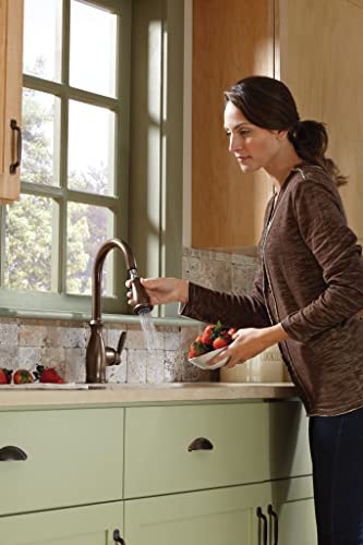 Moen Brantford Einhebel-Küchenarmatur – Hoher Bogen, Pull-Down, ölgeriebene Bronze | Mit Power-Clean-Sprühtechnik