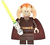 LEGO Star Wars Minifigure from Palpatine's Arrest - Saesee Tiin with Cape and Lightsaber (9526)
