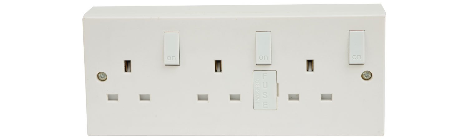 MERCURY 429.889 3 Gang Switched Fused Mains Socket, White