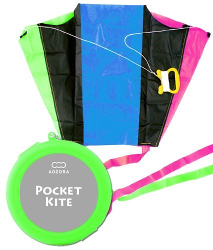 * Pocket kite / POCKET KITE case color: housed in a green pocket size