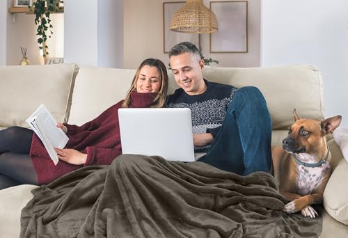 Utopia Bedding Fleece Blanket Lightweight Blanket for Bed, Sofa or Armchair Suitable for All Seasons [259x228cm, Brown]