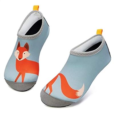 Schnorchelmasken 41MVyVhkcBL. SS400 Obermaterial: Polyester + Elasthan. Das Antikollision Zehenkappe Design reduziert Verletzungen durch Kollisionen. Besserer Schutz für Kinder füße.
Innenmaterial: Das Kinder Badeschuhe aus hochelastischem Stoff mit guter Atmungsaktivität und schneller Trocknung und hohem Tragekomfort ohne Verformungen.
Sohle: Gummi. Die weiche Gummisohle ist verschleißfest und rutschfest und schützt die Füße vor Verletzungen durch scharfe Gegenstände.