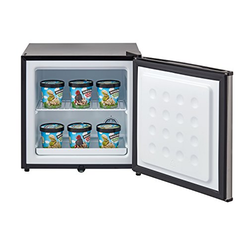 4 Whynter+CUF+112SS+Upright+Lock+Stainless+Freezer