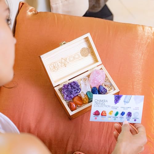 Chakra Crystals and Healing Stones Set with Wooden Gift Box, Includes 7 Tumbled Gemstones, Amethyst Crystal, Rose Quartz, Quartz Crystal Point, Stone Guide, Ideal for Beginners, Meditation, Yoga