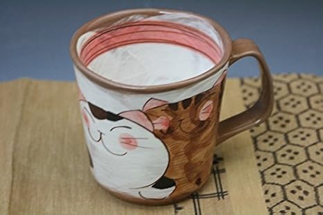 Amazon Co Jp ねこ マグカップ 波佐見焼 三匹赤 ねこグッズ ホーム キッチン