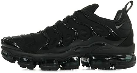 triple black vapormax plus on feet