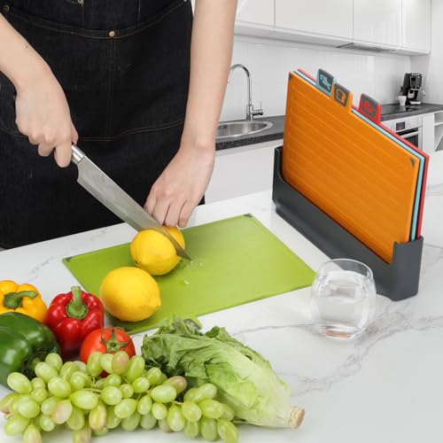 BEWOS 4 Colour Coded Chopping Boards Set, Wheat Straw Cutting Board, Reversible Chopping Board with Stand, Non-Slip Feet Chopping Boards for Kitchens, Juice Grooves & Dishwasher Safe