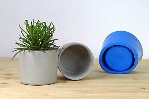 Silicone concrete form for small planter