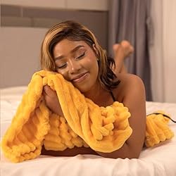 Linecooo Yellow Fleece Throw Blanket