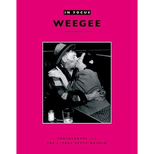 Naked City: Weegee, Arthur 'Weegee' Fellig: 9780306812040: Amazon
