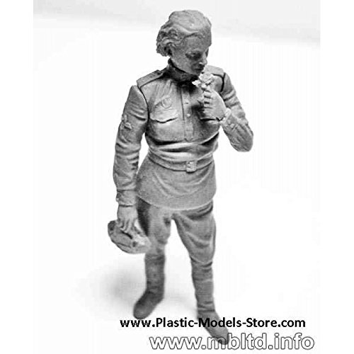 Master Box Models 1/32 "Famous Pilots of WWII" Part 1 - 6 Figures Set with Biographies Leaflet