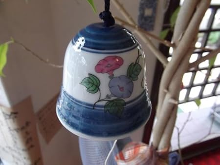 Amazon 癒し風鈴チリーン 朝顔 絵柄呉須巻き 節電にも 日本の情緒 風情があります 有田焼 伊万里焼 民芸品 おもちゃ