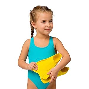 Schnorchelmasken 41OkgH0RuBL. SS300 Flosse als Schuh mit kurzer Klinge 100% Naturkautschuk.Dieses Material hat eine große Beständigkeit gegen Bruch- und Abriebschäden, die es für den Einsatz von Kindern sowohl auf Meer als auch im Pool eignen.
Die Rippe ist mit dem Schuh in der Mitte der Klinge ausgelegt, so dass die Kraftübertragung wirksam ist, mit einer progressiven Bewegung und angenehm für den Schwimmer, wodurch der hydrodynamische Widerstand des oberen Teils des Fußes verringert wird.
Die Sohle hat eine berechnete Steifigkeit, um die Krämpfe an der Fußsohle zu vermeiden.Der hintere Teil des Schuhs ist dicker, verstärkt und hat eine Zunge, die seine Positionierung erleichtert.Alle Kanten in Kontakt mit der Haut sind auf einen größeren Komfort gerundet.