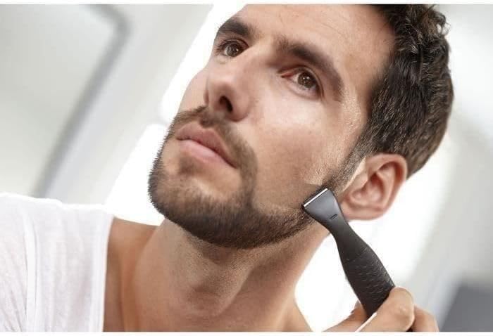 MG1100 / 16 Recortadora de precisión 3 peines de barba y mini afeitadora - con pilas