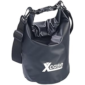 Xcase Overboard Beutel: 3er-Set wasserdichte Packsäcke aus LKW-Plane, 5/10/20 Liter, schwarz (Taschen wasserfest, Waterbag, Unterwasserlicht) 6 Schnorchelmasken 41Pm%2B1aQ9tL. SS300 Wasserdicht, staubdicht und schwimmfähig • Extrem robust: kratz- und rissfestes Material • Not-Kopfkissen-Funktion • Verstellbarer Schulterriemen • Auch als Wasserbehälter verwendbar
Extrem strapazierfähige Industrie-Plane (500D Tarpaulin) • Als Eimer nutzbar, z.B. für Outdoor-Duschwasser (nicht für Trinkwasser geeignet) • Verstellbarer Schultergurt
Staub- und wasserdicht sowie schwimmfähig • Auch sehr praktisch als Not-Kopfkissen • Farbe: schwarz