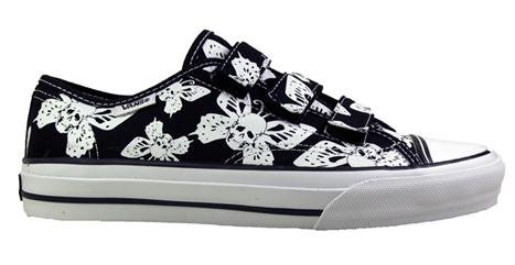 shops that sell vans