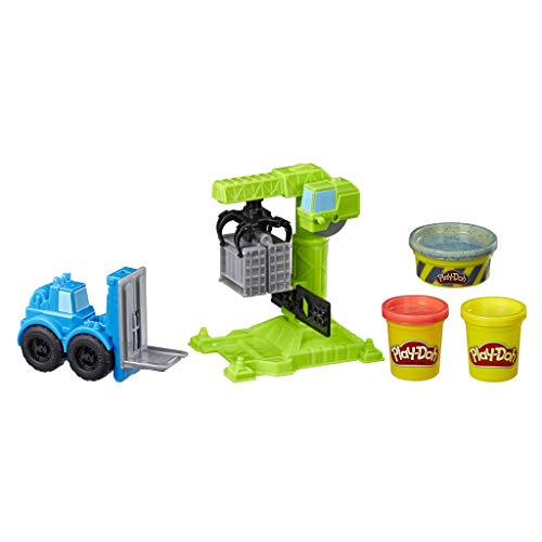 Play-Doh E5400EU5 Wheels Crane and Forklift Construction Toys with Non-Toxic Cement Buildin' Compound Plus 2 Additional Colours, Multicolour