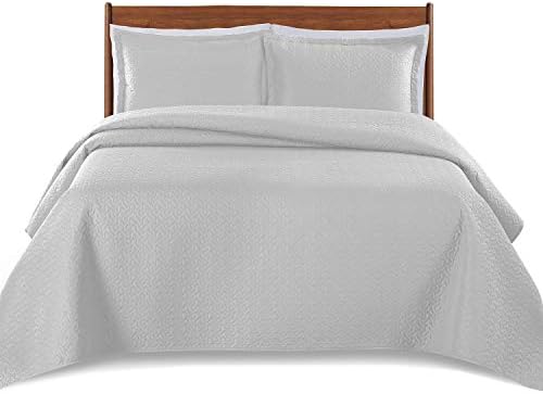 WAVVA Bedding 3 Piece Oversize, Lightweight and Prewashed Bedspread Coverlet Set (Light Gray/Jigsaw, King/California King)