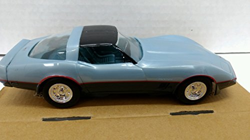 AMT 8290EO 1982 Chevrolet Corvette 1:25 Scale Built-up Plastic Promo - Silver Blue/Dark Blue