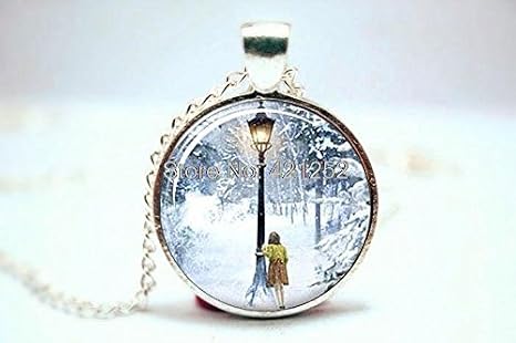 Pretty Lee 2015 Fashion Narnia The Lion The Witch And The Wardrobe Lucy And Lamp-Post Necklace Glass Photo Cabochon Necklace Christmas gift